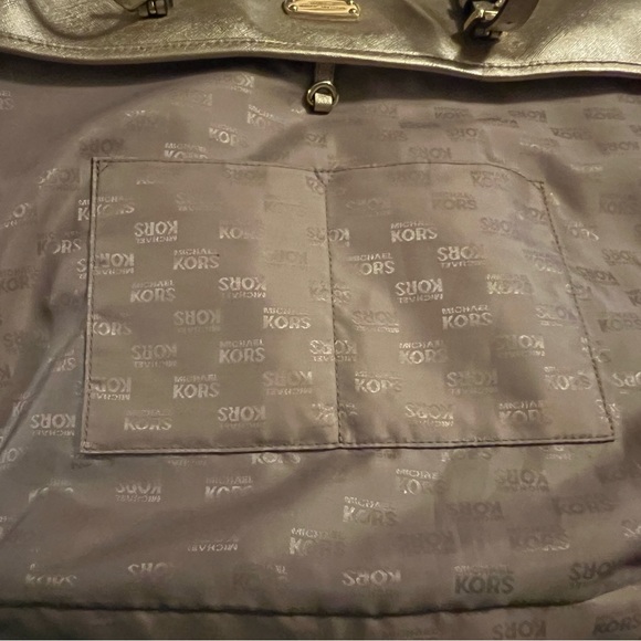 Michael Kors Jet Set Travel Tote - Picture 10 of 13